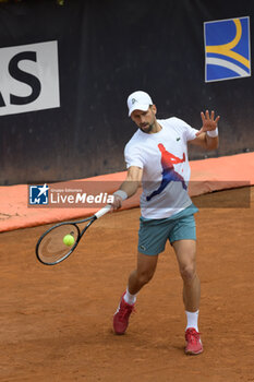 08/05/2024 - Novak Đokovic of serbia in action during a training session at Master 1000 Internazionali BNL D'Italia tournament in Rome, Italy, 08 May 2024. Fabrizio Corradetti / Livemedia - INTERNAZIONALI BNL D'ITALIA - INTERNAZIONALI - TENNIS