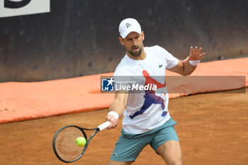 08/05/2024 - Novak Đokovic of serbia in action during a training session at Master 1000 Internazionali BNL D'Italia tournament in Rome, Italy, 08 May 2024. Fabrizio Corradetti / Livemedia - INTERNAZIONALI BNL D'ITALIA - INTERNAZIONALI - TENNIS
