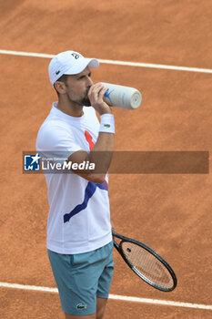 2024-05-08 - Novak Đokovic of serbia in action during a training session at Master 1000 Internazionali BNL D'Italia tournament in Rome, Italy, 08 May 2024. Fabrizio Corradetti / Livemedia - INTERNAZIONALI BNL D'ITALIA - INTERNATIONALS - TENNIS