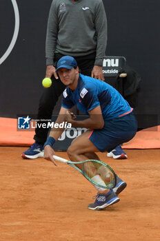 08/05/2024 - Luciano Darderi (ITA) during the first round against Denis Shapovalov (CAN) of the ATP Master 1000 Internazionali BNL D'Italia tournament at Foro Italico on May 8, 2024
Fabrizio Corradetti / LiveMedia - INTERNAZIONALI BNL D'ITALIA - INTERNAZIONALI - TENNIS