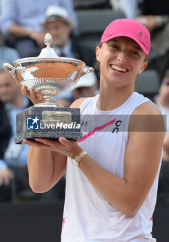 2024-05-18 - Iga Swiatek (POL) during the final against Arena Sabalenka (BLR) of the WTA Master 1000 Internazionali BNL D'Italia tournament at Foro Italico on May 18, 2024
Fabrizio Corradetti / LiveMedia - INTERNAZIONALI BNL D'ITALIA - INTERNATIONALS - TENNIS