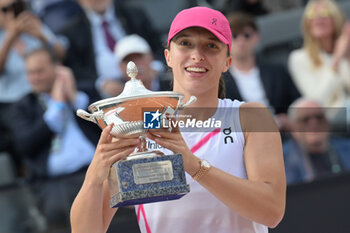 2024-05-18 - Iga Swiatek (POL) during the final against Arena Sabalenka (BLR) of the WTA Master 1000 Internazionali BNL D'Italia tournament at Foro Italico on May 18, 2024
Fabrizio Corradetti / LiveMedia - INTERNAZIONALI BNL D'ITALIA - INTERNATIONALS - TENNIS