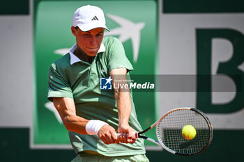 2024-05-20 - Gabriel DEBRU of France during first qualifying day of Roland-Garros 2024, ATP and WTA Grand Slam tennis tournament on May 20, 2024 at Roland-Garros stadium in Paris, France - TENNIS - ROLAND GARROS 2024 - PREVIEWS - INTERNATIONALS - TENNIS