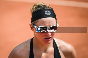 2024-05-20 - Carole MONNET of France during first qualifying day of Roland-Garros 2024, ATP and WTA Grand Slam tennis tournament on May 20, 2024 at Roland-Garros stadium in Paris, France - TENNIS - ROLAND GARROS 2024 - PREVIEWS - INTERNATIONALS - TENNIS