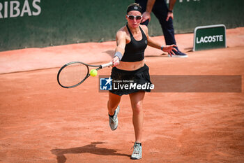 2024-05-20 - Carole MONNET of France during first qualifying day of Roland-Garros 2024, ATP and WTA Grand Slam tennis tournament on May 20, 2024 at Roland-Garros stadium in Paris, France - TENNIS - ROLAND GARROS 2024 - PREVIEWS - INTERNATIONALS - TENNIS