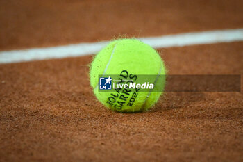 2024-05-20 - Illustration of the official ball during first qualifying day of Roland-Garros 2024, ATP and WTA Grand Slam tennis tournament on May 20, 2024 at Roland-Garros stadium in Paris, France - TENNIS - ROLAND GARROS 2024 - PREVIEWS - INTERNATIONALS - TENNIS