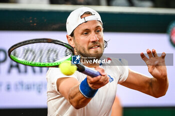 2024-05-20 - Lucas POUILLE of France during first qualifying day of Roland-Garros 2024, ATP and WTA Grand Slam tennis tournament on May 20, 2024 at Roland-Garros stadium in Paris, France - TENNIS - ROLAND GARROS 2024 - PREVIEWS - INTERNATIONALS - TENNIS