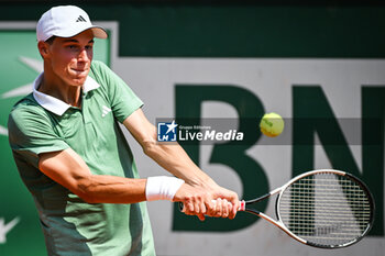 2024-05-20 - Gabriel DEBRU of France during first qualifying day of Roland-Garros 2024, ATP and WTA Grand Slam tennis tournament on May 20, 2024 at Roland-Garros stadium in Paris, France - TENNIS - ROLAND GARROS 2024 - PREVIEWS - INTERNATIONALS - TENNIS