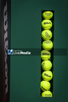 2024-05-20 - Illustration of the official balls during Roland-Garros 2024, ATP and WTA Grand Slam tennis tournament on May 20, 2024 at Roland-Garros stadium in Paris, France - TENNIS - ROLAND GARROS 2024 - PREVIEWS - INTERNATIONALS - TENNIS