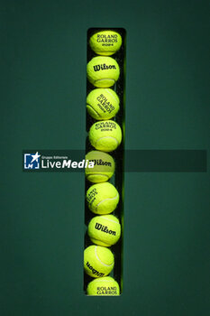 2024-05-20 - Illustration of the official balls during Roland-Garros 2024, ATP and WTA Grand Slam tennis tournament on May 20, 2024 at Roland-Garros stadium in Paris, France - TENNIS - ROLAND GARROS 2024 - PREVIEWS - INTERNATIONALS - TENNIS