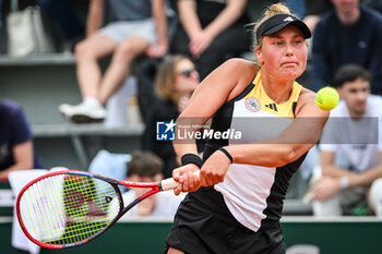 2024-05-20 - Nastasja SCHUNK of Germany during first qualifying day of Roland-Garros 2024, ATP and WTA Grand Slam tennis tournament on May 20, 2024 at Roland-Garros stadium in Paris, France - TENNIS - ROLAND GARROS 2024 - PREVIEWS - INTERNATIONALS - TENNIS