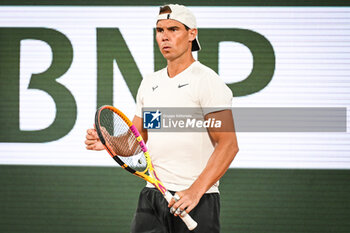 2024-05-20 - Rafael NADAL of Spain during a training session of Roland-Garros 2024, ATP and WTA Grand Slam tennis tournament on May 20, 2024 at Roland-Garros stadium in Paris, France - TENNIS - ROLAND GARROS 2024 - PREVIEWS - INTERNATIONALS - TENNIS