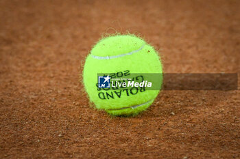 2024-05-20 - Illustration of the official ball during Roland-Garros 2024, ATP and WTA Grand Slam tennis tournament on May 20, 2024 at Roland-Garros stadium in Paris, France - TENNIS - ROLAND GARROS 2024 - PREVIEWS - INTERNATIONALS - TENNIS