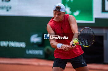 2024-05-21 - Holger RUNE (DEN) during the Roland-Garros 2024, ATP and WTA Grand Slam tennis tournament on May 21, 2024 at Roland-Garros stadium in Paris, France - TENNIS - ROLAND GARROS 2024 - PREVIEW - INTERNATIONALS - TENNIS