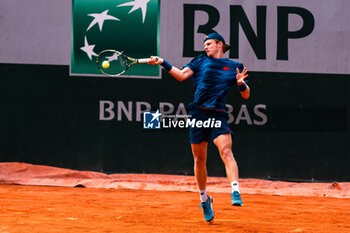 2024-05-24 - Jesper DE JONG (NLD) during the Roland-Garros 2024, ATP and WTA Grand Slam tennis tournament on May 24, 2024 at Roland-Garros stadium in Paris, France - TENNIS - ROLAND GARROS 2024 - PREVIEW - INTERNATIONALS - TENNIS