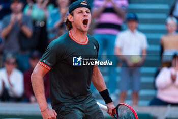 2024-05-24 - Zizou BERGS (BEL) during the Roland-Garros 2024, ATP and WTA Grand Slam tennis tournament on May 24, 2024 at Roland-Garros stadium in Paris, France - TENNIS - ROLAND GARROS 2024 - PREVIEW - INTERNATIONALS - TENNIS