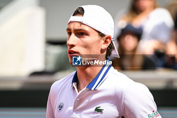 2024-05-26 - Ugo HUMBERT of France during the first day of Roland-Garros 2024, ATP and WTA Grand Slam tennis tournament on May 26, 2024 at Roland-Garros stadium in Paris, France - TENNIS - ROLAND GARROS 2024 - 26/05 - INTERNATIONALS - TENNIS