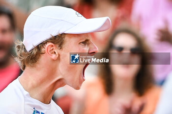 2024-05-26 - Jesper DE JONG of Netherlands celebrates his point during the first day of Roland-Garros 2024, ATP and WTA Grand Slam tennis tournament on May 26, 2024 at Roland-Garros stadium in Paris, France - TENNIS - ROLAND GARROS 2024 - 26/05 - INTERNATIONALS - TENNIS