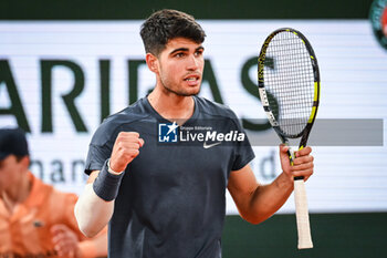 2024-05-26 - Carlos ALCARAZ of Spain celebrates his victory during the first day of Roland-Garros 2024, ATP and WTA Grand Slam tennis tournament on May 26, 2024 at Roland-Garros stadium in Paris, France - TENNIS - ROLAND GARROS 2024 - 26/05 - INTERNATIONALS - TENNIS