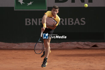 2024-05-26 - Luca Nardi of Italy during day 1 of the 2024 French Open, Roland-Garros 2024, Grand Slam tennis tournament on May 26, 2024 at Roland-Garros stadium in Paris, France - TENNIS - ROLAND GARROS 2024 - 26/05 - INTERNATIONALS - TENNIS