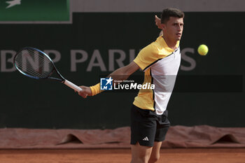 2024-05-26 - Luca Nardi of Italy during day 1 of the 2024 French Open, Roland-Garros 2024, Grand Slam tennis tournament on May 26, 2024 at Roland-Garros stadium in Paris, France - TENNIS - ROLAND GARROS 2024 - 26/05 - INTERNATIONALS - TENNIS