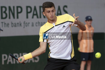 2024-05-26 - Luca Nardi of Italy during day 1 of the 2024 French Open, Roland-Garros 2024, Grand Slam tennis tournament on May 26, 2024 at Roland-Garros stadium in Paris, France - TENNIS - ROLAND GARROS 2024 - 26/05 - INTERNATIONALS - TENNIS