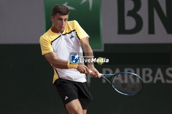 2024-05-26 - Luca Nardi of Italy during day 1 of the 2024 French Open, Roland-Garros 2024, Grand Slam tennis tournament on May 26, 2024 at Roland-Garros stadium in Paris, France - TENNIS - ROLAND GARROS 2024 - 26/05 - INTERNATIONALS - TENNIS