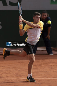 2024-05-26 - Luca Nardi of Italy during day 1 of the 2024 French Open, Roland-Garros 2024, Grand Slam tennis tournament on May 26, 2024 at Roland-Garros stadium in Paris, France - TENNIS - ROLAND GARROS 2024 - 26/05 - INTERNATIONALS - TENNIS