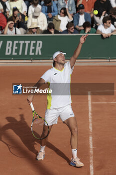 2024-05-26 - Alexandre Muller of France during day 1 of the 2024 French Open, Roland-Garros 2024, Grand Slam tennis tournament on May 26, 2024 at Roland-Garros stadium in Paris, France - TENNIS - ROLAND GARROS 2024 - 26/05 - INTERNATIONALS - TENNIS