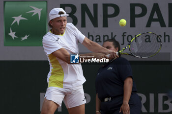 2024-05-26 - Alexandre Muller of France during day 1 of the 2024 French Open, Roland-Garros 2024, Grand Slam tennis tournament on May 26, 2024 at Roland-Garros stadium in Paris, France - TENNIS - ROLAND GARROS 2024 - 26/05 - INTERNATIONALS - TENNIS