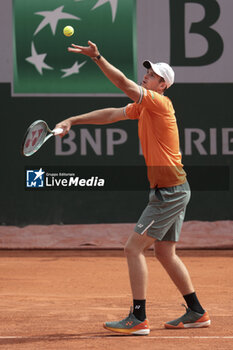 2024-05-26 - Hubert Hurkacz of Poland during day 1 of the 2024 French Open, Roland-Garros 2024, Grand Slam tennis tournament on May 26, 2024 at Roland-Garros stadium in Paris, France - TENNIS - ROLAND GARROS 2024 - 26/05 - INTERNATIONALS - TENNIS