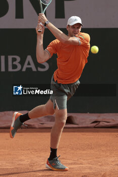 2024-05-26 - Hubert Hurkacz of Poland during day 1 of the 2024 French Open, Roland-Garros 2024, Grand Slam tennis tournament on May 26, 2024 at Roland-Garros stadium in Paris, France - TENNIS - ROLAND GARROS 2024 - 26/05 - INTERNATIONALS - TENNIS