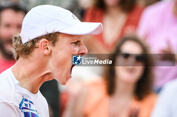 2024-05-26 - Jesper DE JONG of Netherlands celebrates his point during the first day of Roland-Garros 2024, ATP and WTA Grand Slam tennis tournament on May 26, 2024 at Roland-Garros stadium in Paris, France - TENNIS - ROLAND GARROS 2024 - 26/05 - INTERNATIONALS - TENNIS