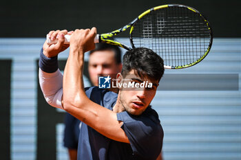 2024-05-26 - Carlos ALCARAZ of Spain during the first day of Roland-Garros 2024, ATP and WTA Grand Slam tennis tournament on May 26, 2024 at Roland-Garros stadium in Paris, France - TENNIS - ROLAND GARROS 2024 - 26/05 - INTERNATIONALS - TENNIS