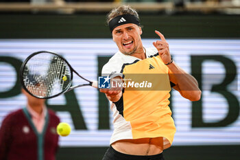 2024-05-27 - Alexander ZVEREV of Germany during the second day of Roland-Garros 2024, ATP and WTA Grand Slam tennis tournament on May 27, 2024 at Roland-Garros stadium in Paris, France - TENNIS - ROLAND GARROS 2024 - 27/05 - INTERNATIONALS - TENNIS