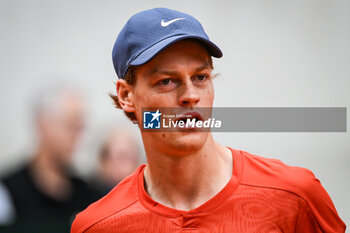 2024-05-27 - Jannik SINNER of Italy during the second day of Roland-Garros 2024, ATP and WTA Grand Slam tennis tournament on May 27, 2024 at Roland-Garros stadium in Paris, France - TENNIS - ROLAND GARROS 2024 - 27/05 - INTERNATIONALS - TENNIS