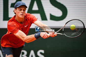 2024-05-27 - Jannik SINNER of Italy during the second day of Roland-Garros 2024, ATP and WTA Grand Slam tennis tournament on May 27, 2024 at Roland-Garros stadium in Paris, France - TENNIS - ROLAND GARROS 2024 - 27/05 - INTERNATIONALS - TENNIS