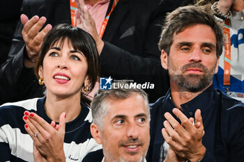 2024-05-27 - Nolwenn LEROY with her companion Arnaud CLEMENT during the second day of Roland-Garros 2024, ATP and WTA Grand Slam tennis tournament on May 27, 2024 at Roland-Garros stadium in Paris, France - TENNIS - ROLAND GARROS 2024 - 27/05 - INTERNATIONALS - TENNIS