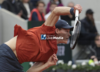 2024-05-27 - Jannik Sinner of Italy during day 2 of the 2024 French Open, Roland-Garros 2024, Grand Slam tennis tournament on May 27, 2024 at Roland-Garros stadium in Paris, France - TENNIS - ROLAND GARROS 2024 - 27/05 - INTERNATIONALS - TENNIS