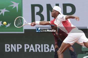 2024-05-27 - Christopher Eubanks of USA during day 2 of the 2024 French Open, Roland-Garros 2024, Grand Slam tennis tournament on May 27, 2024 at Roland-Garros stadium in Paris, France - TENNIS - ROLAND GARROS 2024 - 27/05 - INTERNATIONALS - TENNIS