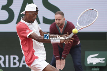 2024-05-27 - Christopher Eubanks of USA during day 2 of the 2024 French Open, Roland-Garros 2024, Grand Slam tennis tournament on May 27, 2024 at Roland-Garros stadium in Paris, France - TENNIS - ROLAND GARROS 2024 - 27/05 - INTERNATIONALS - TENNIS