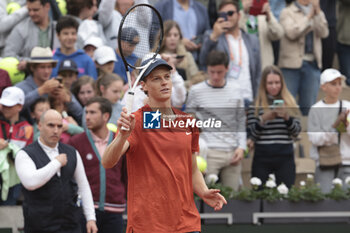 2024-05-27 - Jannik Sinner of Italy celebrates his victory during day 2 of the 2024 French Open, Roland-Garros 2024, Grand Slam tennis tournament on May 27, 2024 at Roland-Garros stadium in Paris, France - TENNIS - ROLAND GARROS 2024 - 27/05 - INTERNATIONALS - TENNIS