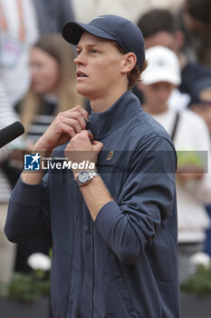 2024-05-27 - Jannik Sinner of Italy celebrates his victory during day 2 of the 2024 French Open, Roland-Garros 2024, Grand Slam tennis tournament on May 27, 2024 at Roland-Garros stadium in Paris, France - TENNIS - ROLAND GARROS 2024 - 27/05 - INTERNATIONALS - TENNIS