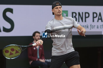 2024-05-27 - Marton Fucsovics of Hungary during day 2 of the 2024 French Open, Roland-Garros 2024, Grand Slam tennis tournament on May 27, 2024 at Roland-Garros stadium in Paris, France - TENNIS - ROLAND GARROS 2024 - 27/05 - INTERNATIONALS - TENNIS