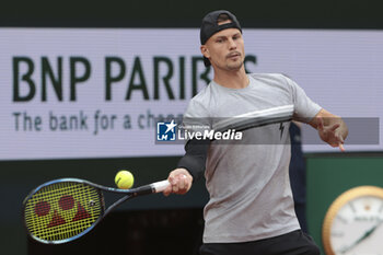 2024-05-27 - Marton Fucsovics of Hungary during day 2 of the 2024 French Open, Roland-Garros 2024, Grand Slam tennis tournament on May 27, 2024 at Roland-Garros stadium in Paris, France - TENNIS - ROLAND GARROS 2024 - 27/05 - INTERNATIONALS - TENNIS