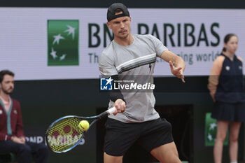 2024-05-27 - Marton Fucsovics of Hungary during day 2 of the 2024 French Open, Roland-Garros 2024, Grand Slam tennis tournament on May 27, 2024 at Roland-Garros stadium in Paris, France - TENNIS - ROLAND GARROS 2024 - 27/05 - INTERNATIONALS - TENNIS