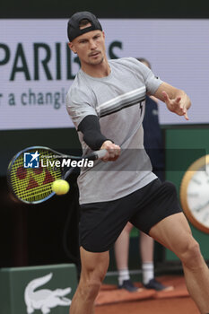 2024-05-27 - Marton Fucsovics of Hungary during day 2 of the 2024 French Open, Roland-Garros 2024, Grand Slam tennis tournament on May 27, 2024 at Roland-Garros stadium in Paris, France - TENNIS - ROLAND GARROS 2024 - 27/05 - INTERNATIONALS - TENNIS