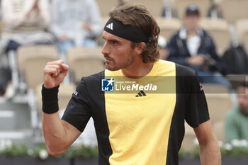 2024-05-27 - Stefanos Tsitsipas of Greece during day 2 of the 2024 French Open, Roland-Garros 2024, Grand Slam tennis tournament on May 27, 2024 at Roland-Garros stadium in Paris, France - TENNIS - ROLAND GARROS 2024 - 27/05 - INTERNATIONALS - TENNIS