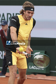 2024-05-27 - Stefanos Tsitsipas of Greece during day 2 of the 2024 French Open, Roland-Garros 2024, Grand Slam tennis tournament on May 27, 2024 at Roland-Garros stadium in Paris, France - TENNIS - ROLAND GARROS 2024 - 27/05 - INTERNATIONALS - TENNIS