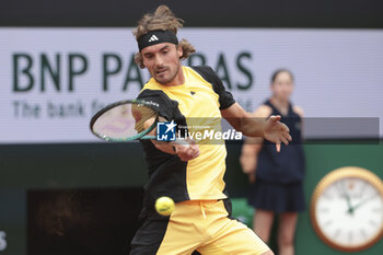 2024-05-27 - Stefanos Tsitsipas of Greece during day 2 of the 2024 French Open, Roland-Garros 2024, Grand Slam tennis tournament on May 27, 2024 at Roland-Garros stadium in Paris, France - TENNIS - ROLAND GARROS 2024 - 27/05 - INTERNATIONALS - TENNIS